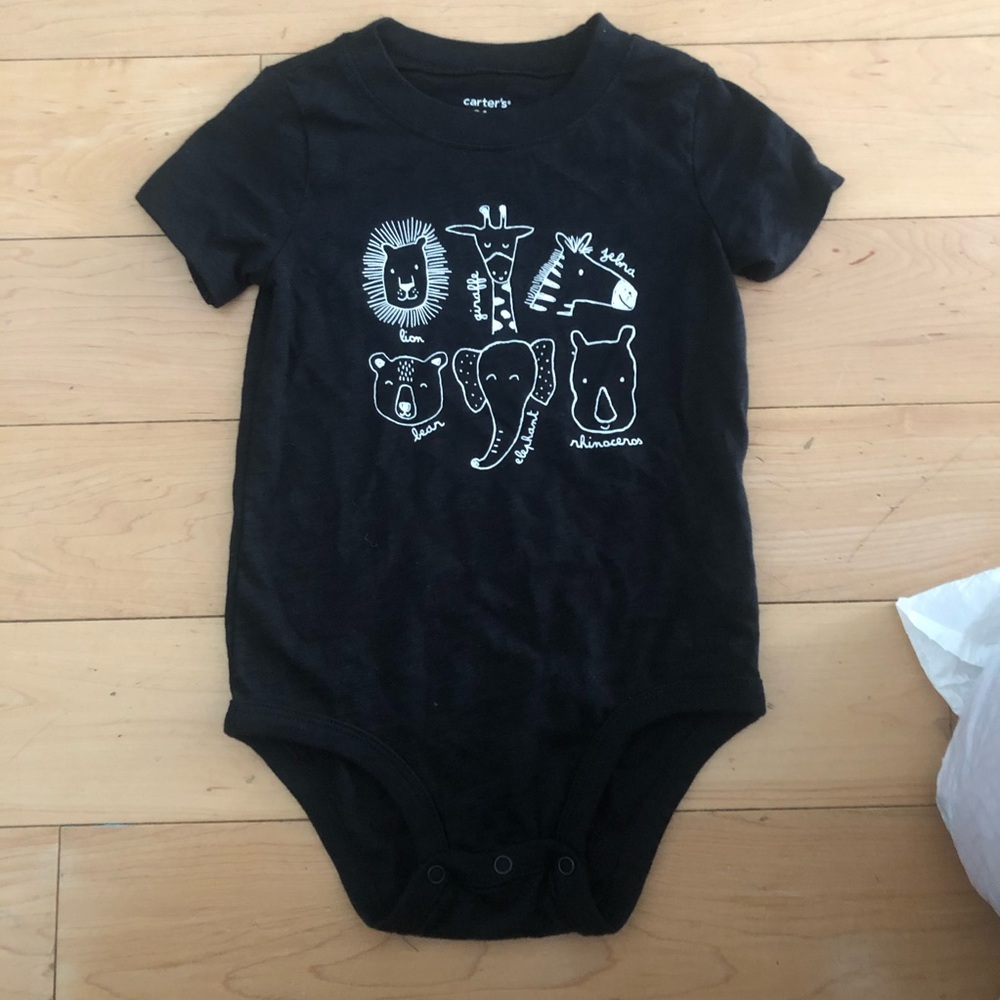 ⭐️Carter’s onesie⭐️